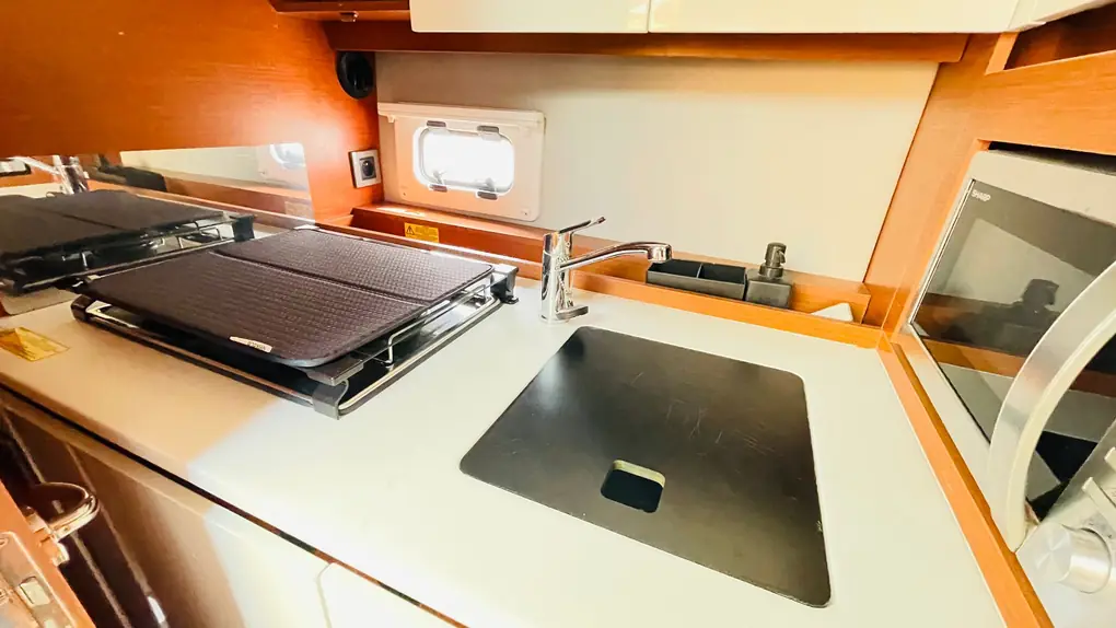 Jeanneau Leader 36 - Image 20