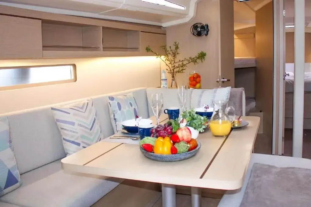 Beneteau Oceanis 40.1 – Image 6