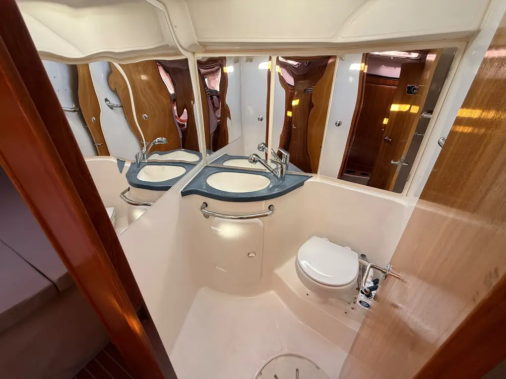 BAVARIA 42 CRUISER - Image 2