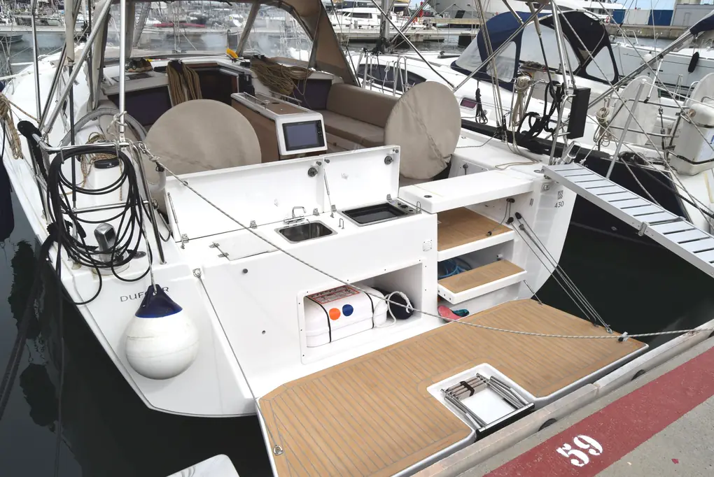 DUFOUR 430 – Image 38