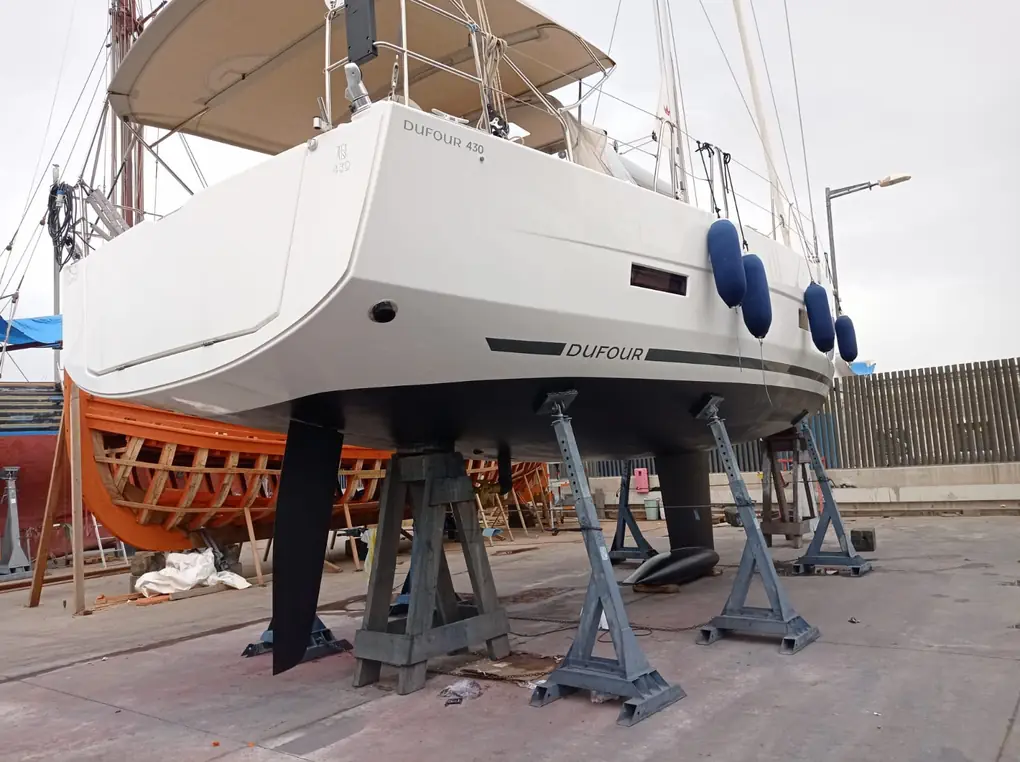 DUFOUR 430 – Image 14