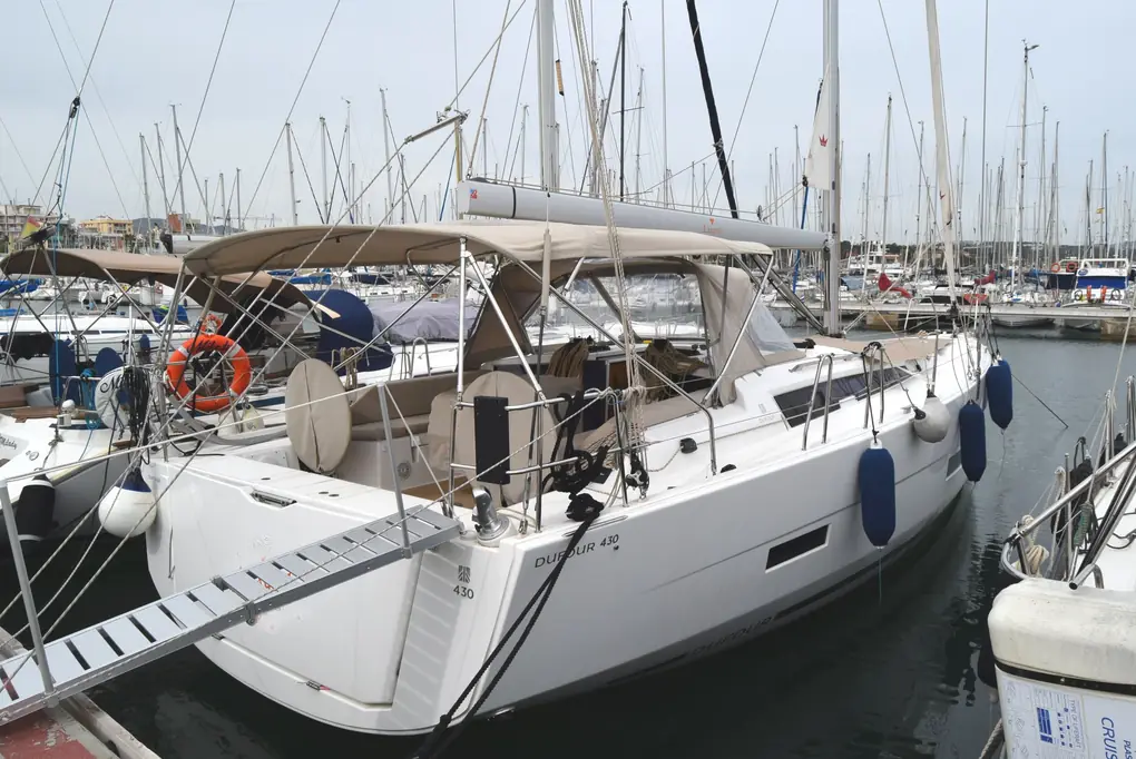 DUFOUR 430 – Image 17